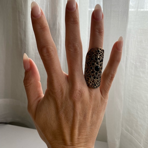 Large ring - Picture 3 of 3